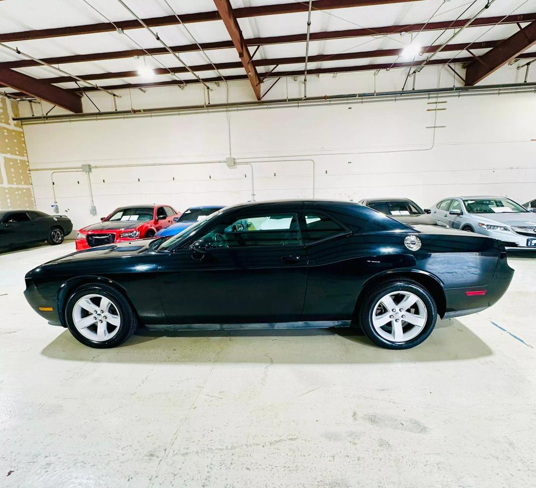 2013 Dodge Challenger SXT photo 37