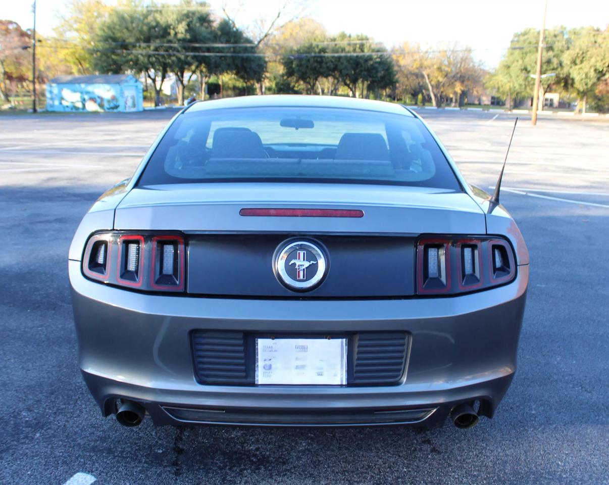 2013 Ford Mustang V6 photo 11