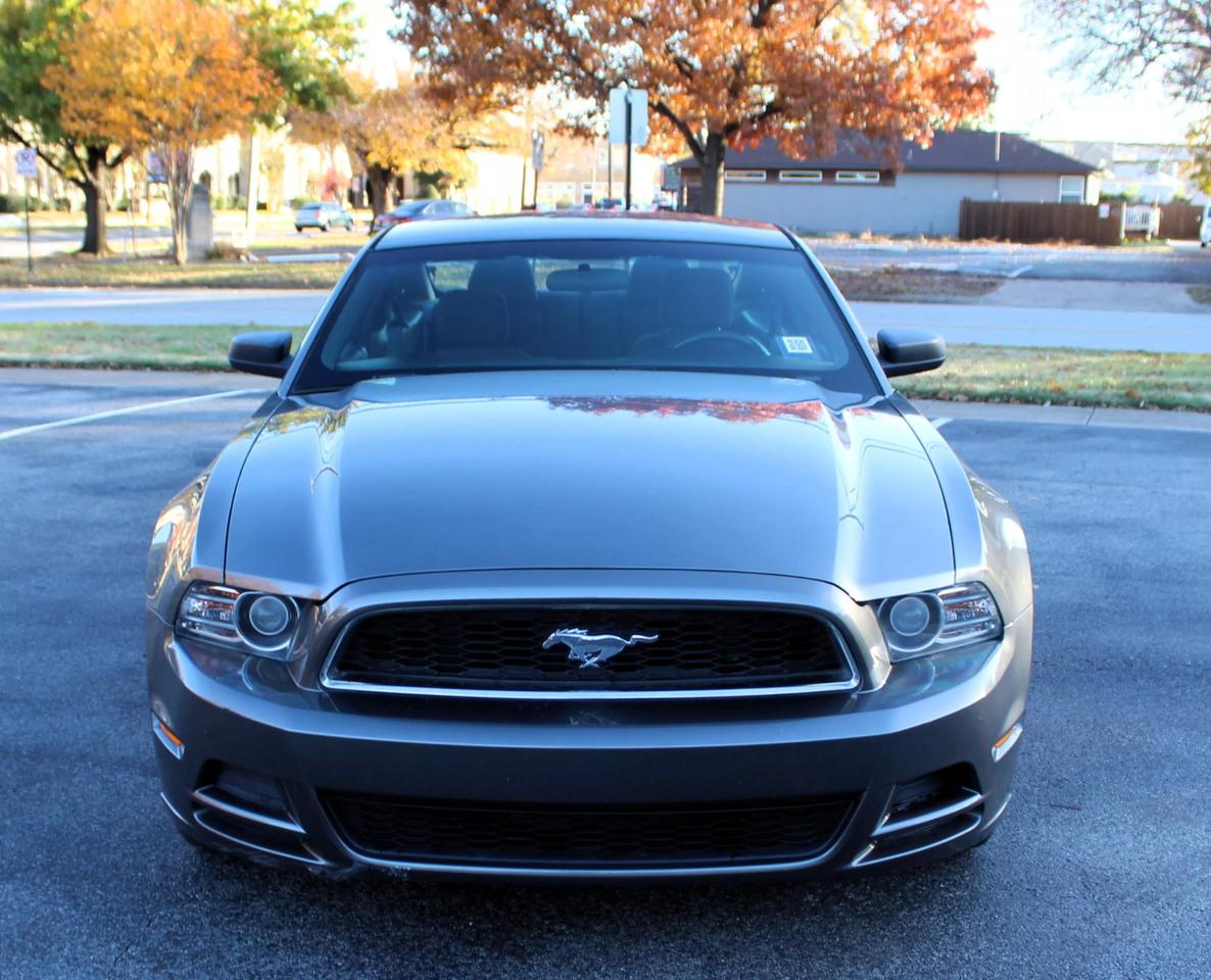 2013 Ford Mustang V6 photo 3