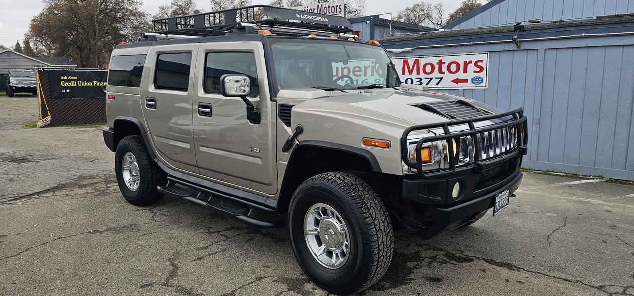 Hummer H2's photo