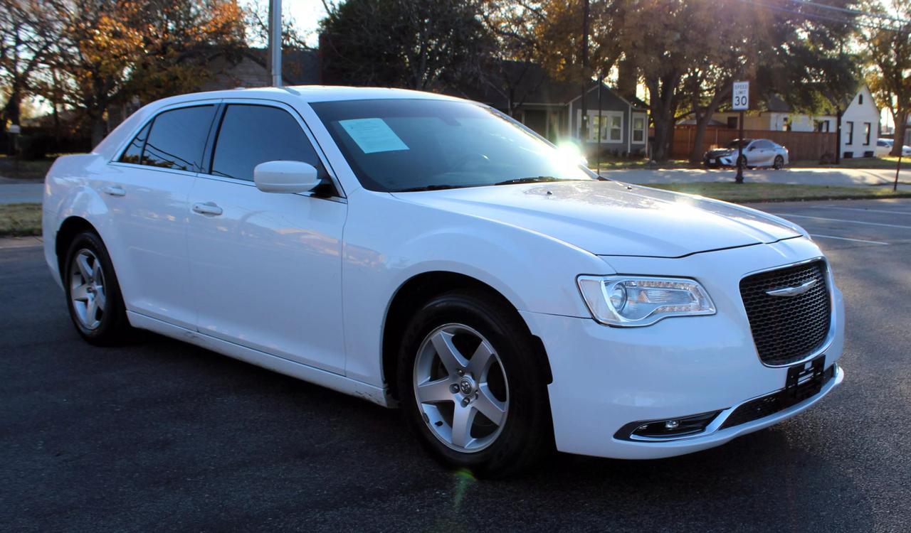 2016 Chrysler 300 Anniversary Package photo 5