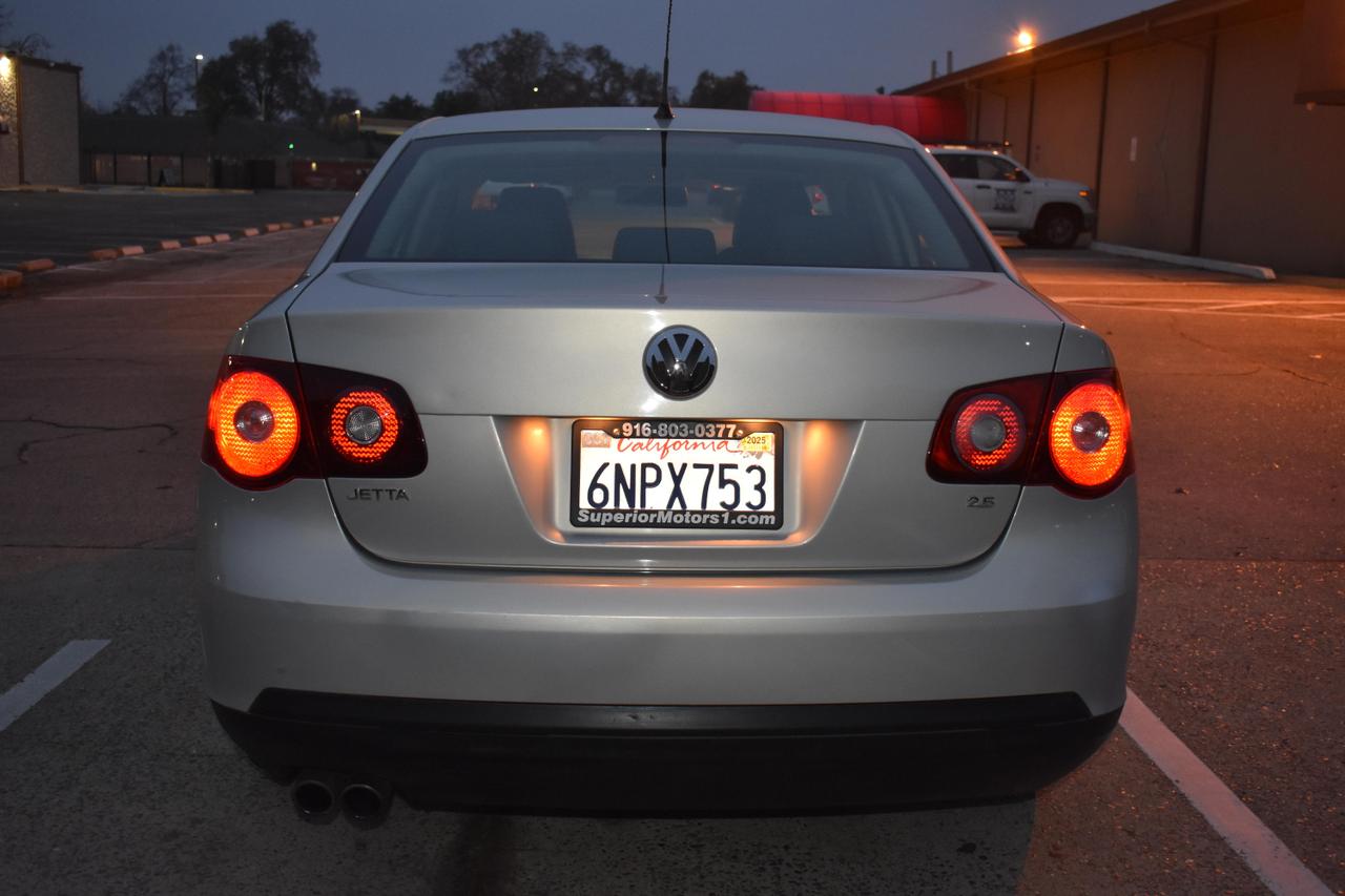 2010 Volkswagen Jetta Limited Edition photo 11