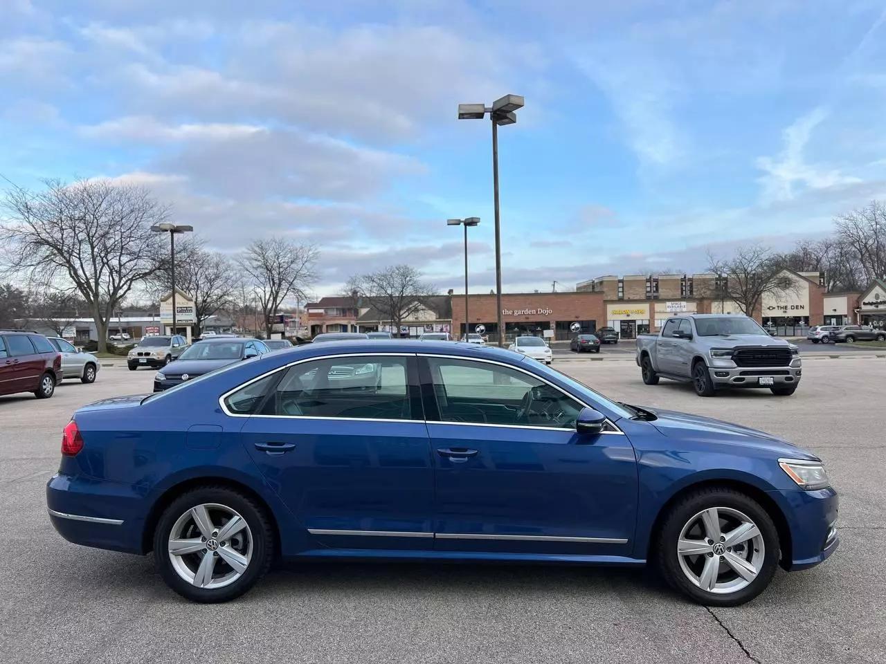 2016 Volkswagen Passat SEL Premium photo 19