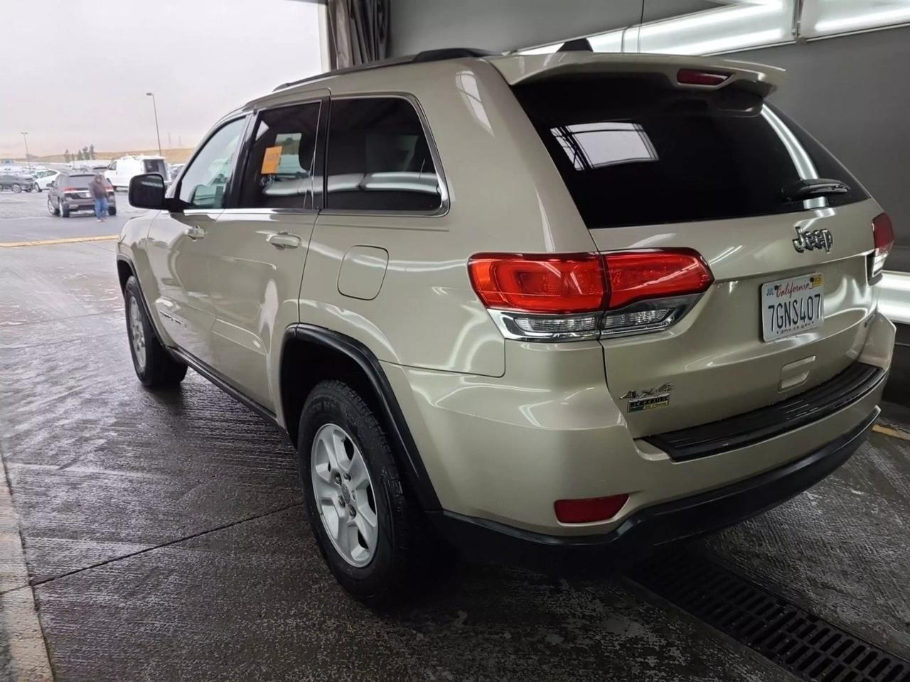 2014 Jeep Grand Cherokee Laredo photo 3