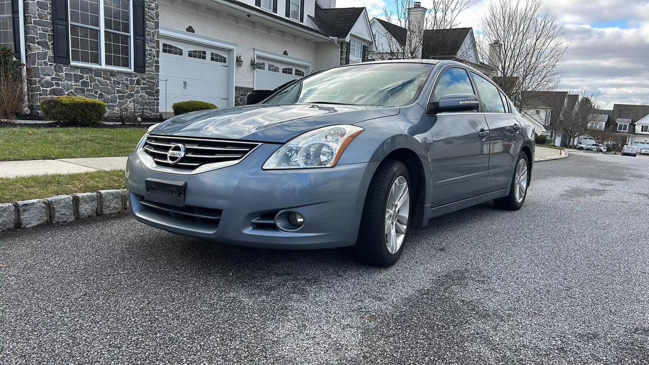 2011 Nissan Altima SR photo 3