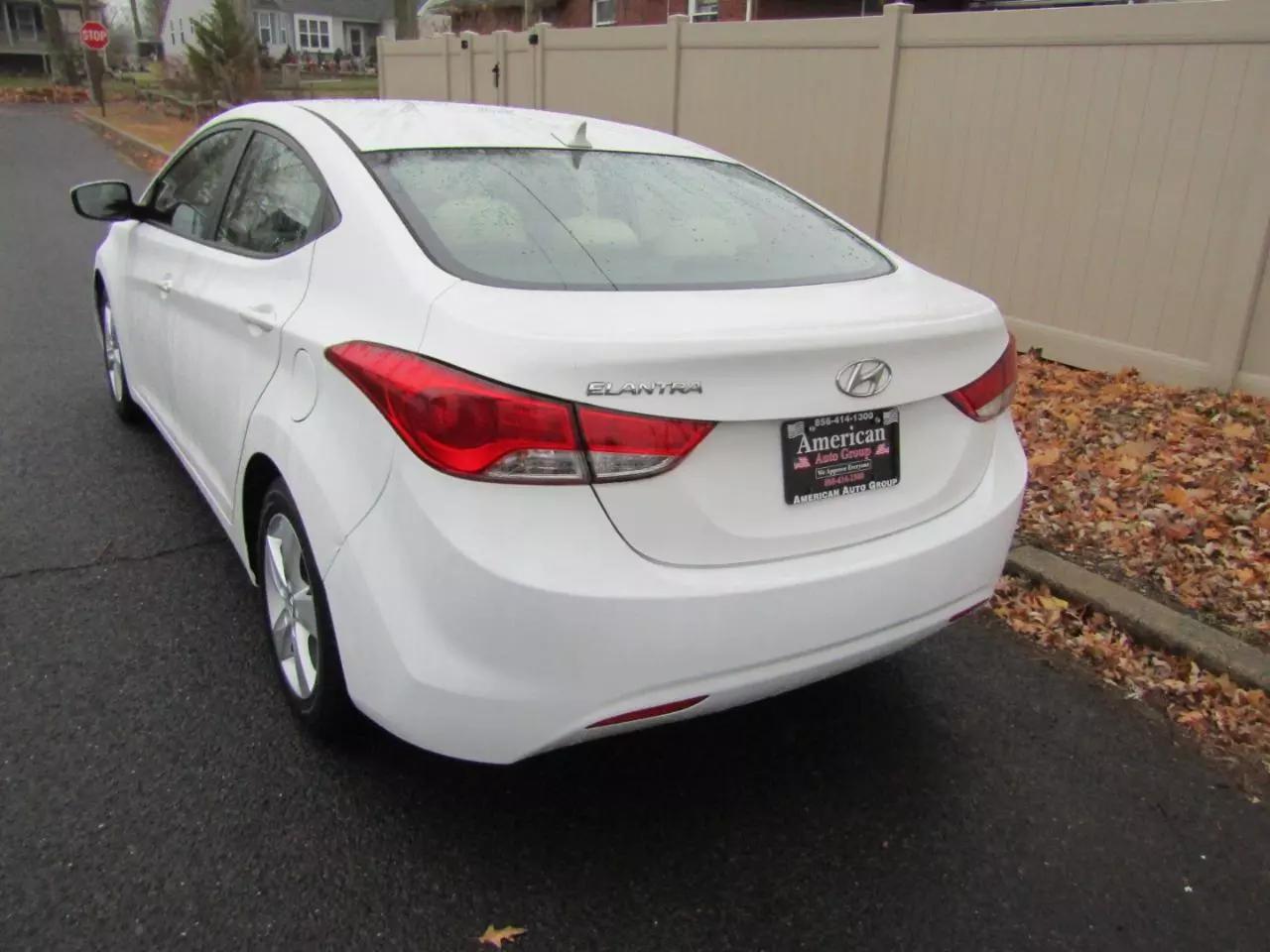 2013 Hyundai Elantra GLS photo 18