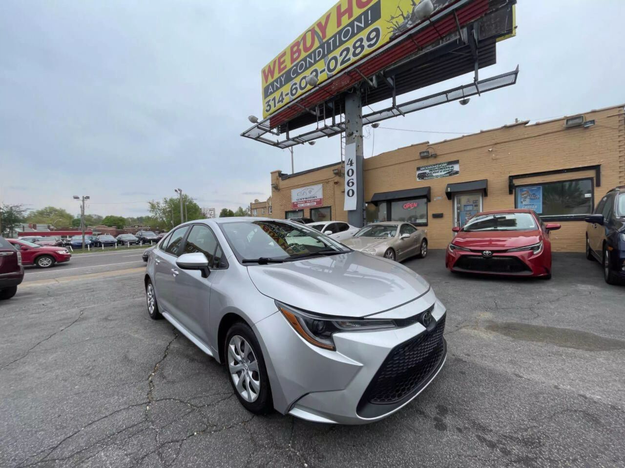 Used 2022 Toyota Corolla LE with VIN JTDEPMAE0NJ206696 for sale in Saint Louis, MO