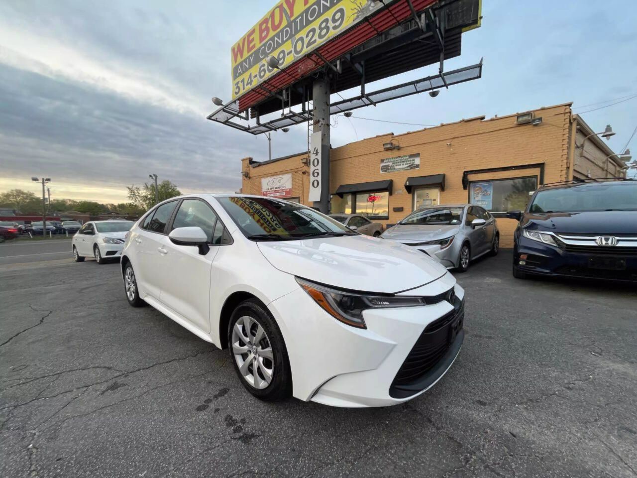 Used 2023 Toyota Corolla LE with VIN 5YFB4MDE4PP012775 for sale in Saint Louis, MO