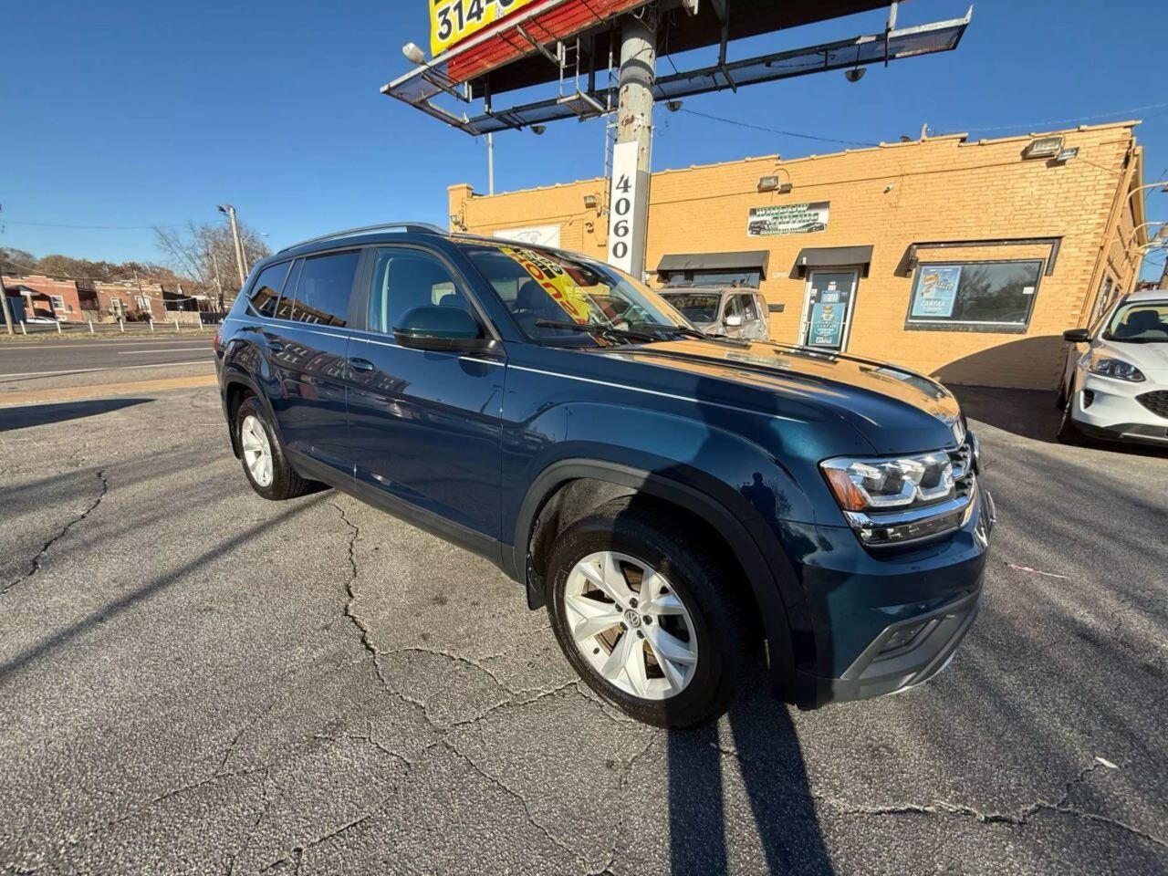 Used 2018 Volkswagen Atlas SE w/Tech with VIN 1V2LR2CAXJC527643 for sale in Saint Louis, MO