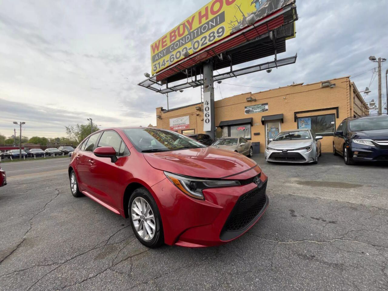Used 2021 Toyota Corolla LE with VIN JTDVPMAE8MJ121653 for sale in Saint Louis, MO