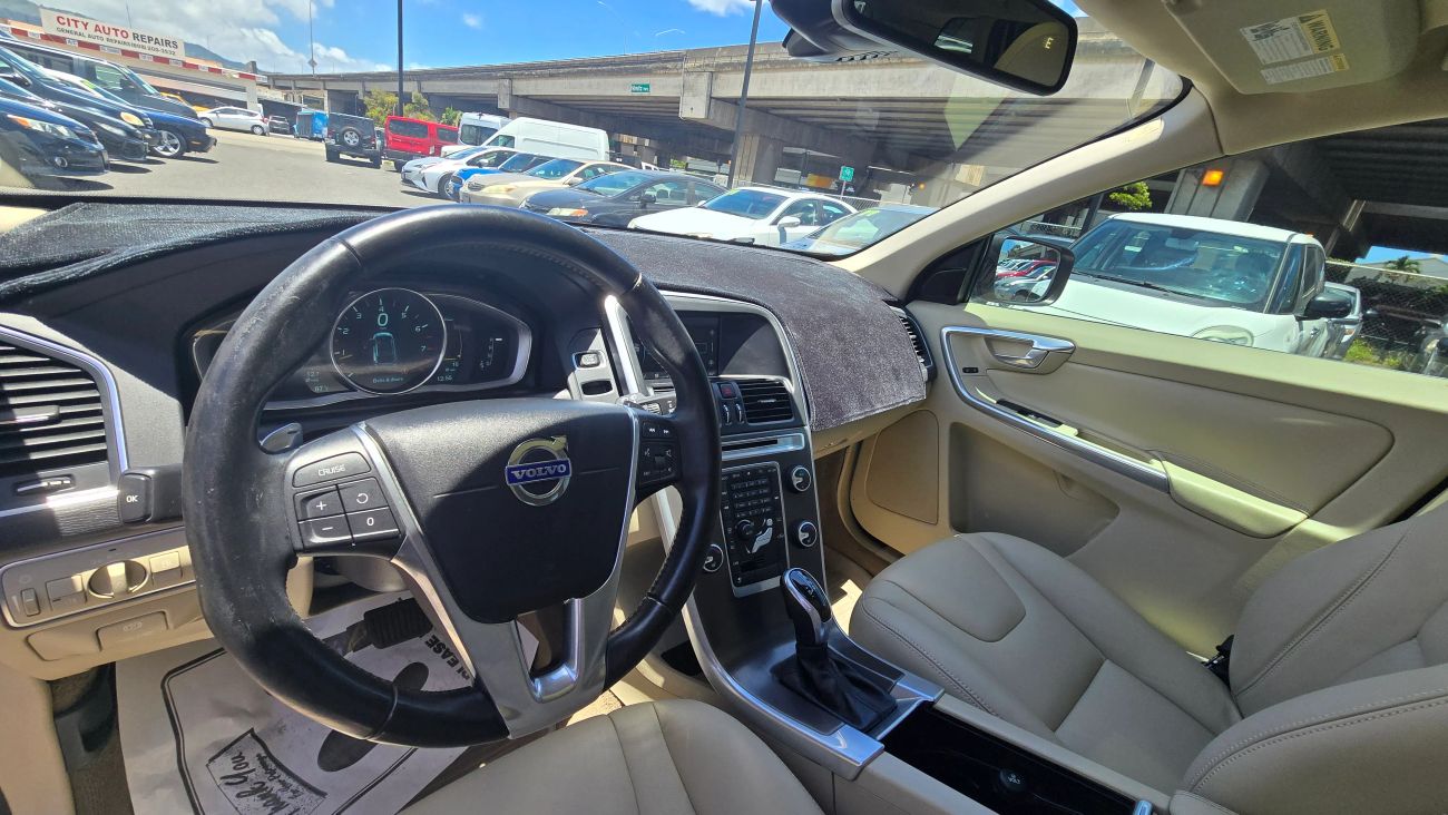 USED 2015 VOLVO XC60 for sale in HONOLULU, HI - CarZing