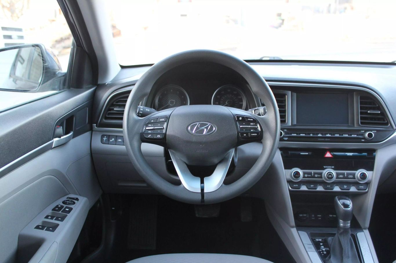 2020 Hyundai Elantra Sel Sedan 4d - Image 17