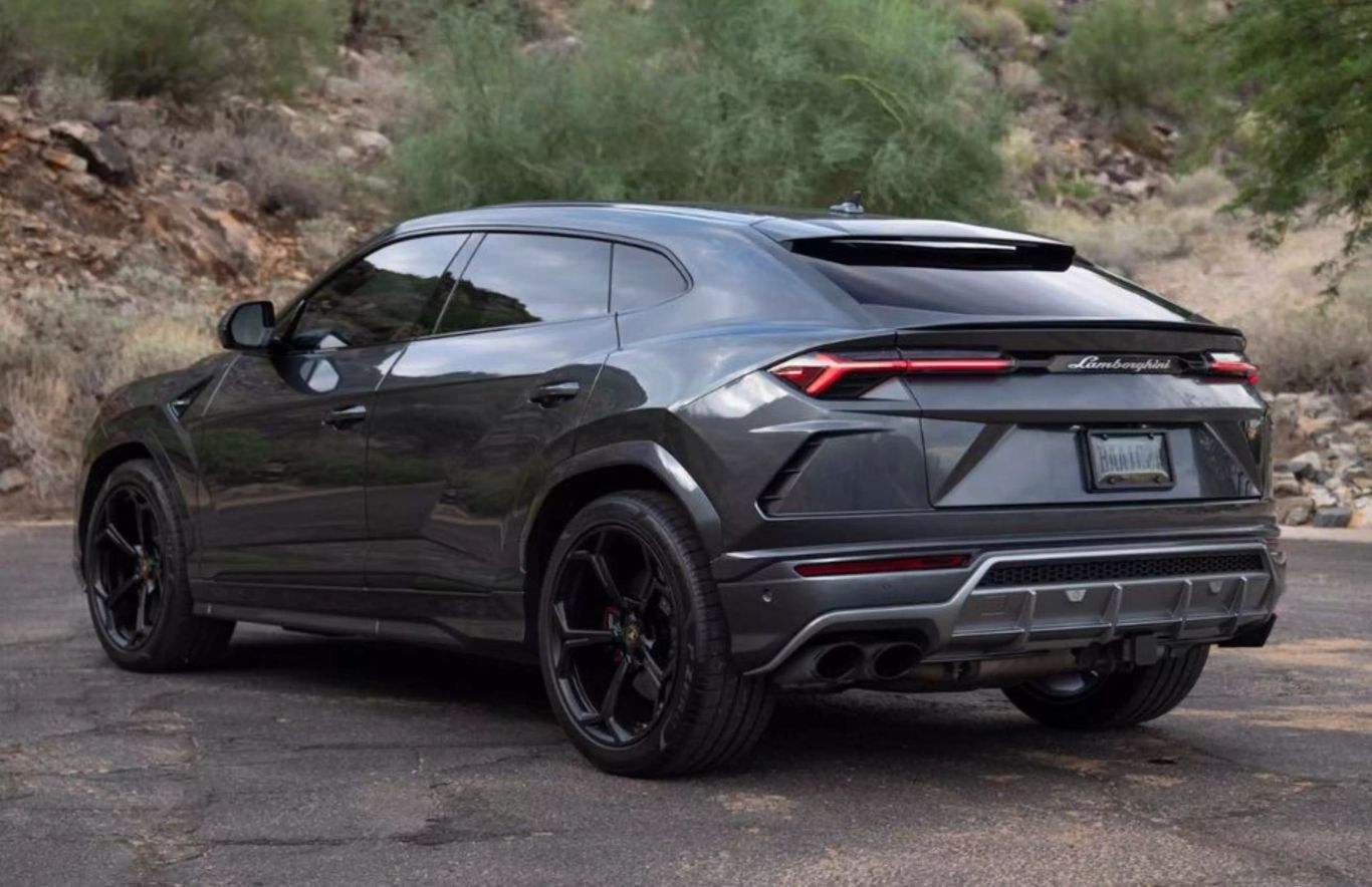 2019 Lamborghini Urus Base photo 4