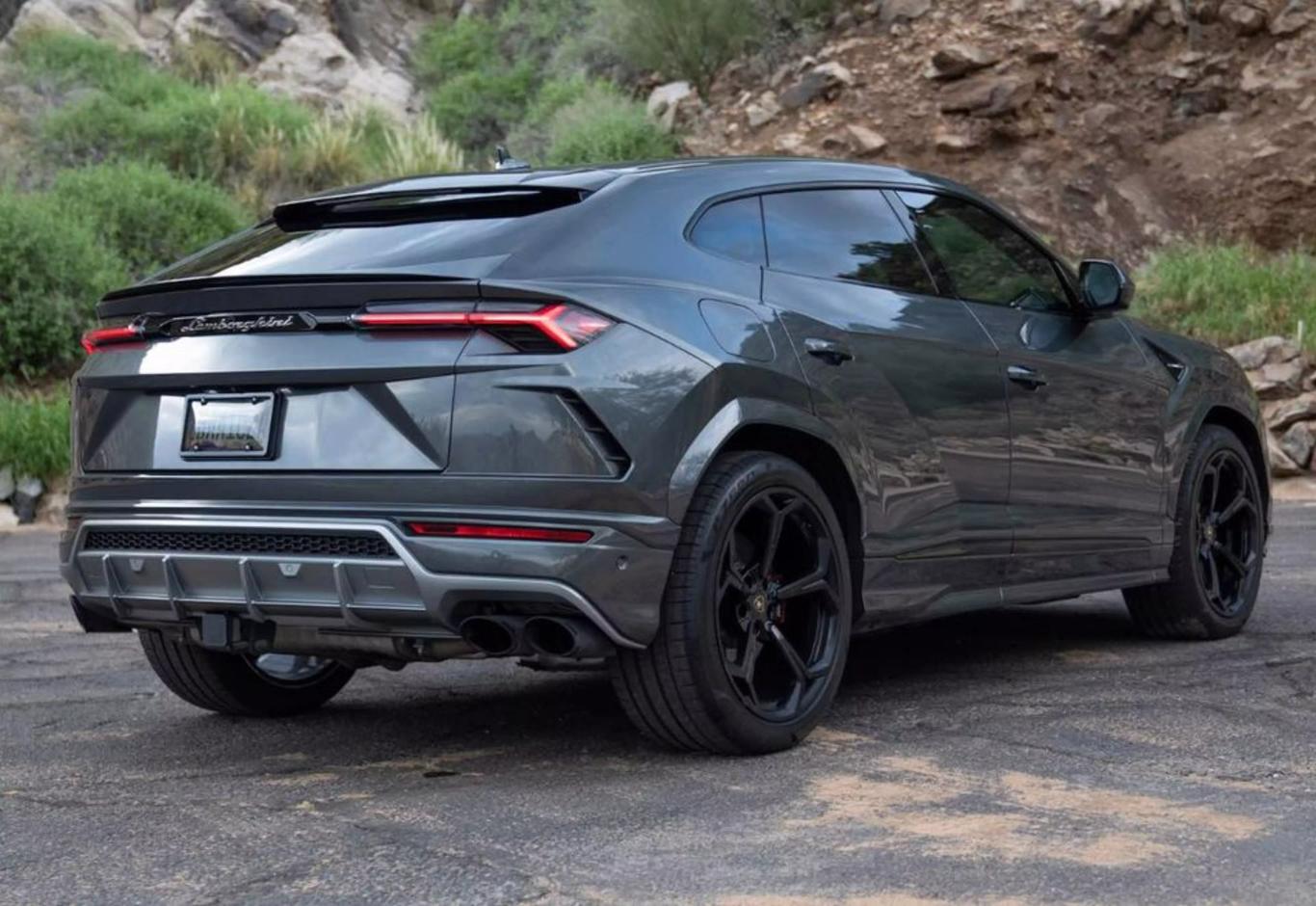 2019 Lamborghini Urus Base photo 5