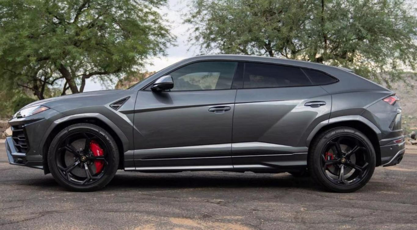 2019 Lamborghini Urus Base photo 3