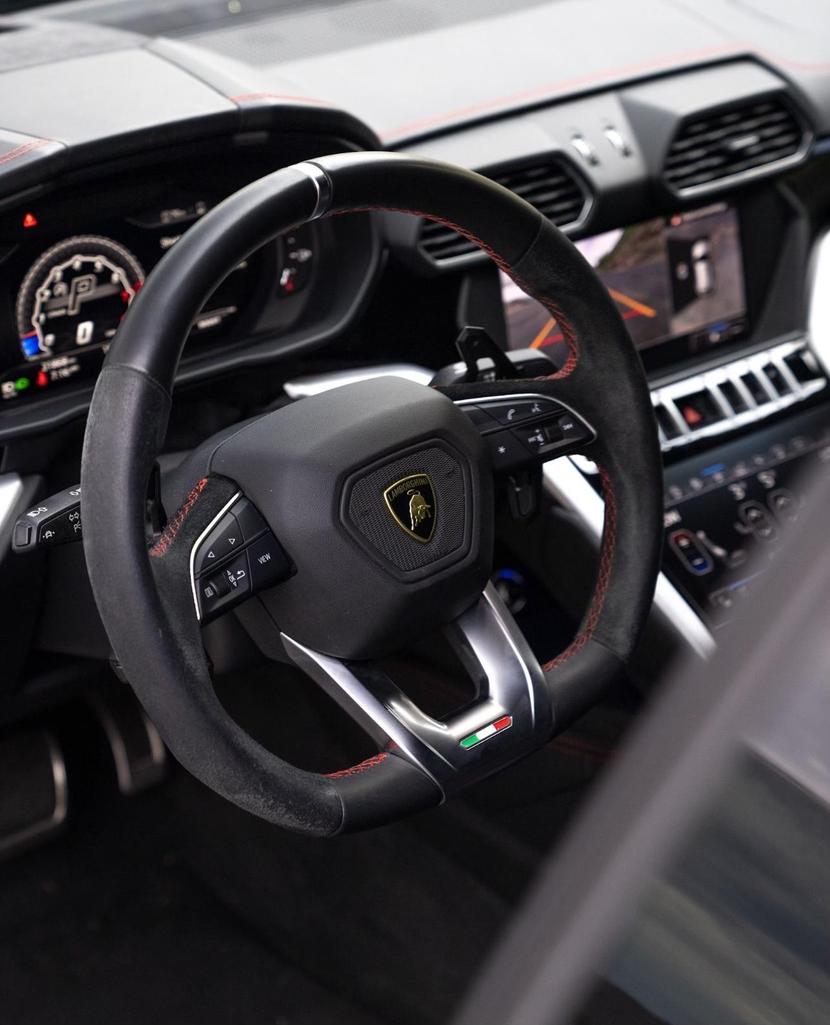 2019 Lamborghini Urus Base photo 13