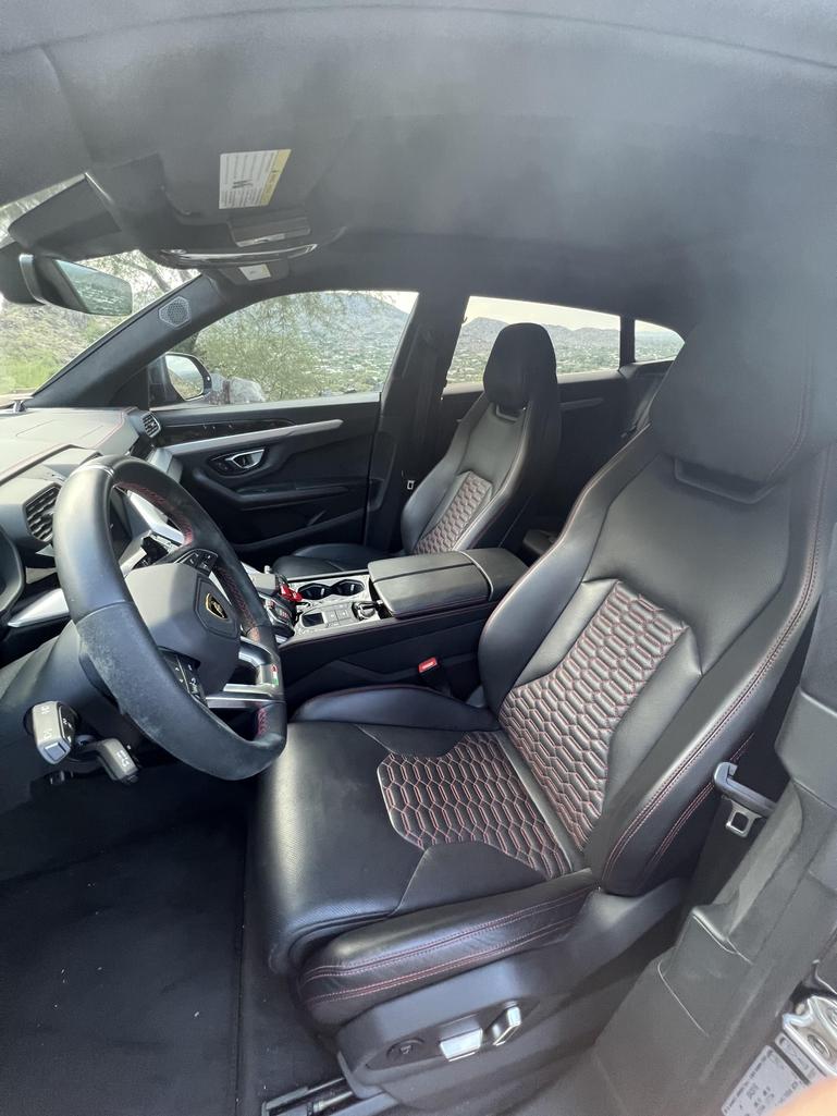 2019 Lamborghini Urus Base photo 10