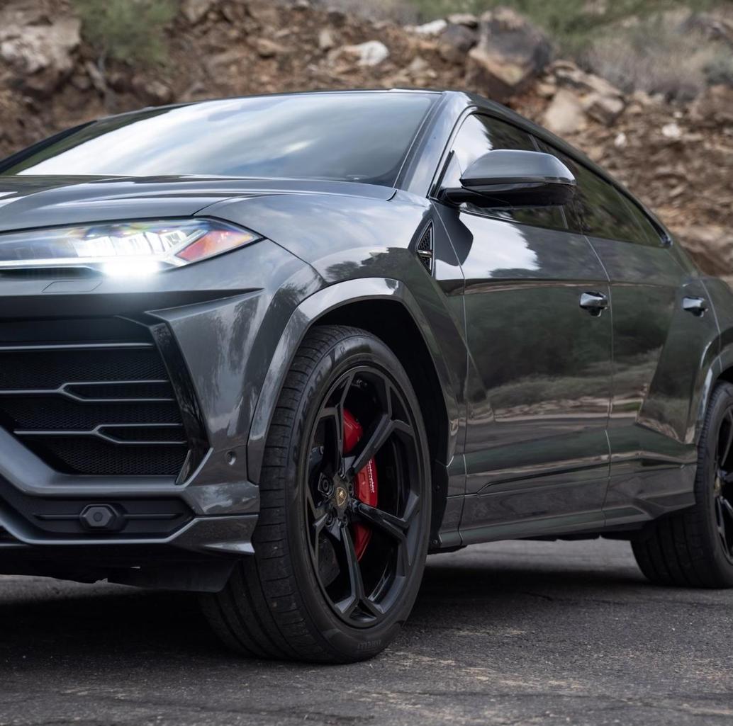 2019 Lamborghini Urus Base photo 12