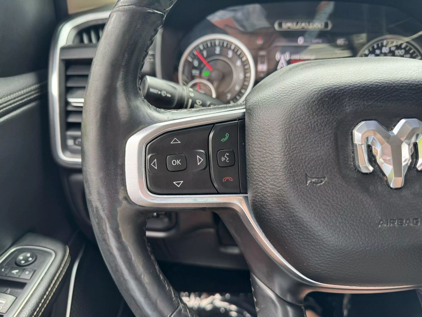 2019 RAM RAM 1500 PICKUP V8 5.7L GASOLINE CREW CAB LARAMIE 5.7L V8