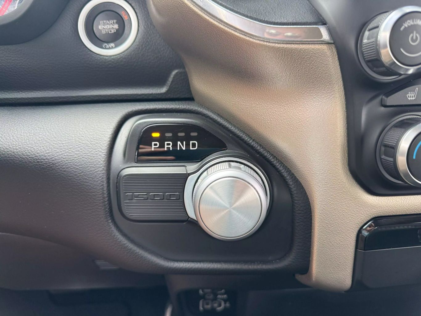 2019 RAM RAM 1500 PICKUP V8 5.7L GASOLINE CREW CAB LARAMIE 5.7L V8