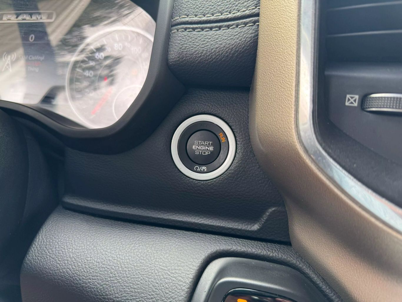 2019 RAM RAM 1500 PICKUP V8 5.7L GASOLINE CREW CAB LARAMIE 5.7L V8