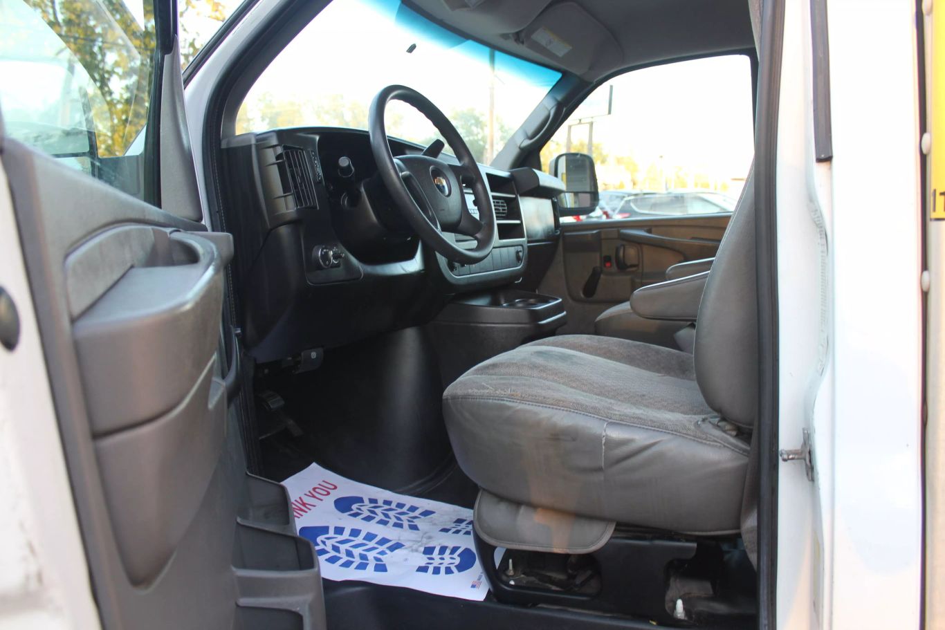 2014 Chevrolet Express Commercial Cutaway Cutaway Van 2d - Image 11