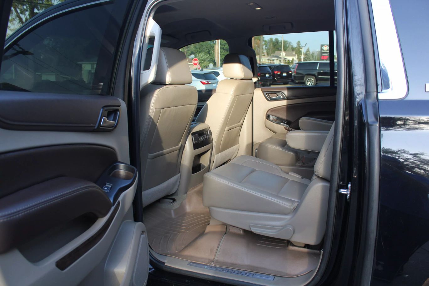 2017 Chevrolet Suburban Lt Sport Utility 4d - Image 20