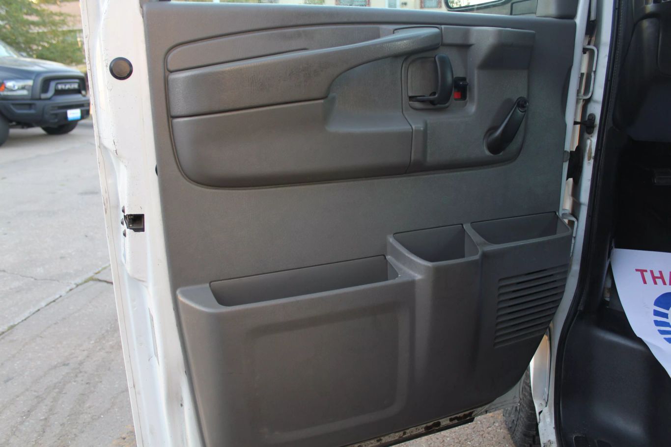 2014 Chevrolet Express Commercial Cutaway Cutaway Van 2d - Image 17