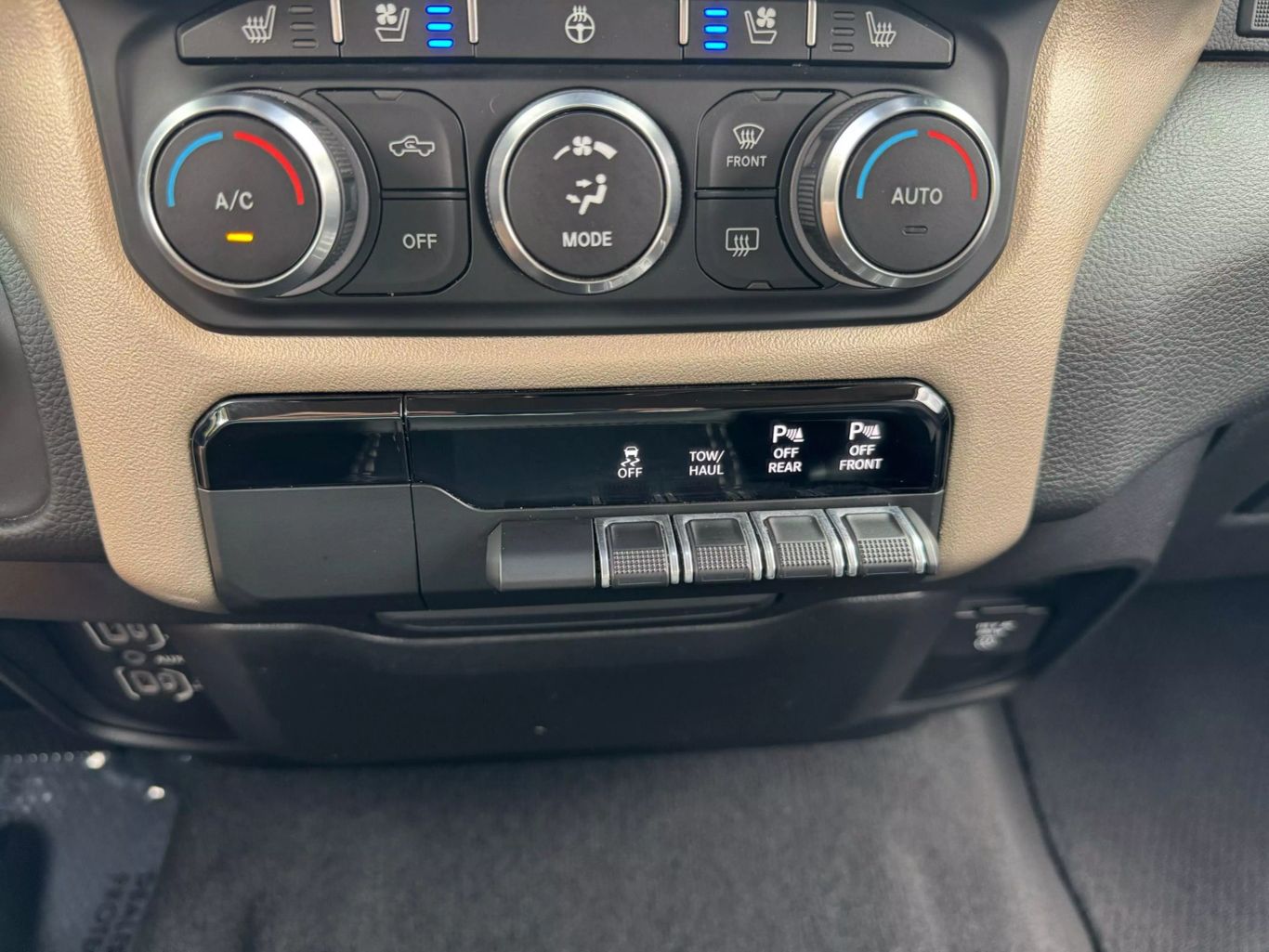 2019 RAM RAM 1500 PICKUP V8 5.7L GASOLINE CREW CAB LARAMIE 5.7L V8