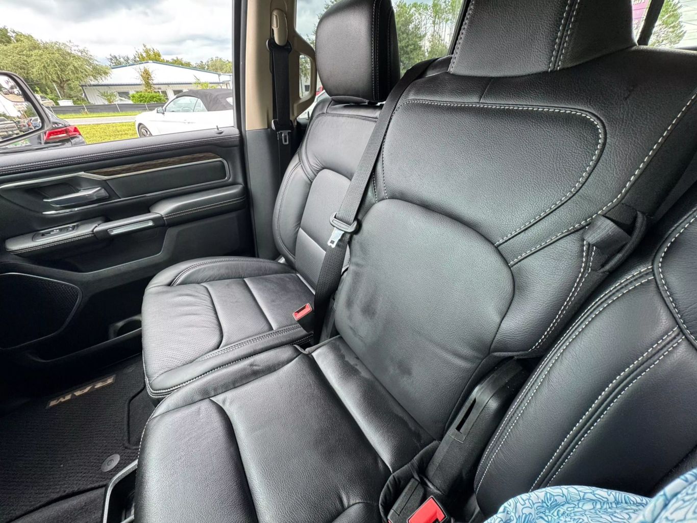 2019 RAM RAM 1500 PICKUP V8 5.7L GASOLINE CREW CAB LARAMIE 5.7L V8