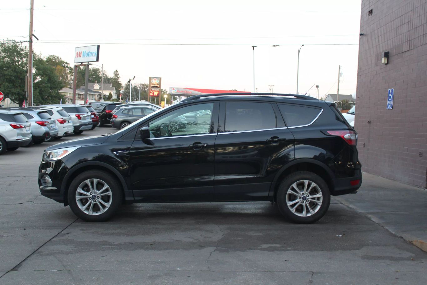 2017 Ford Escape Se Sport Utility 4d - Image 4