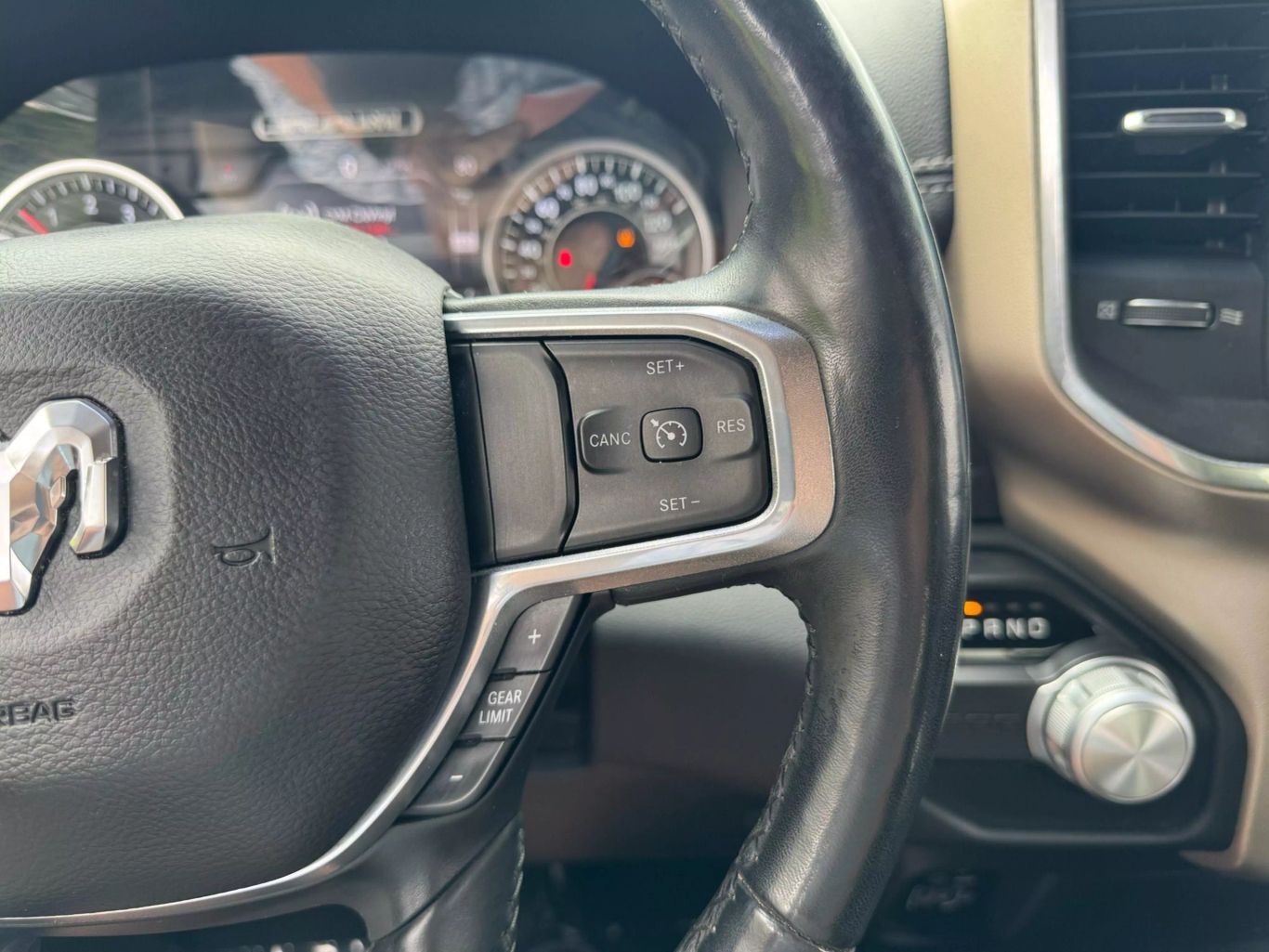 2019 RAM RAM 1500 PICKUP V8 5.7L GASOLINE CREW CAB LARAMIE 5.7L V8