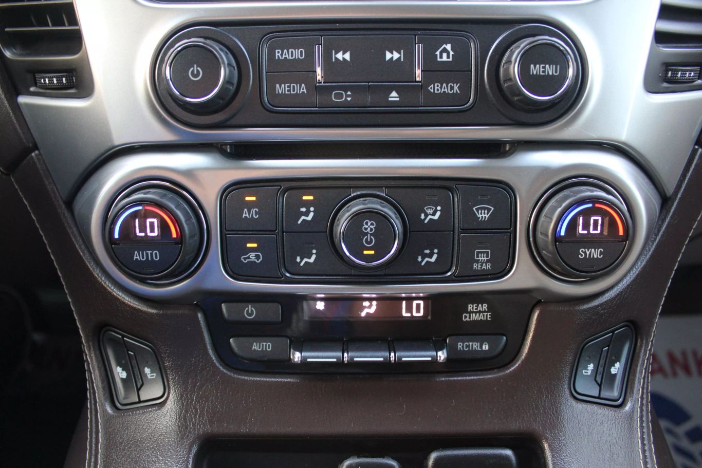 2017 Chevrolet Suburban Lt Sport Utility 4d - Image 30