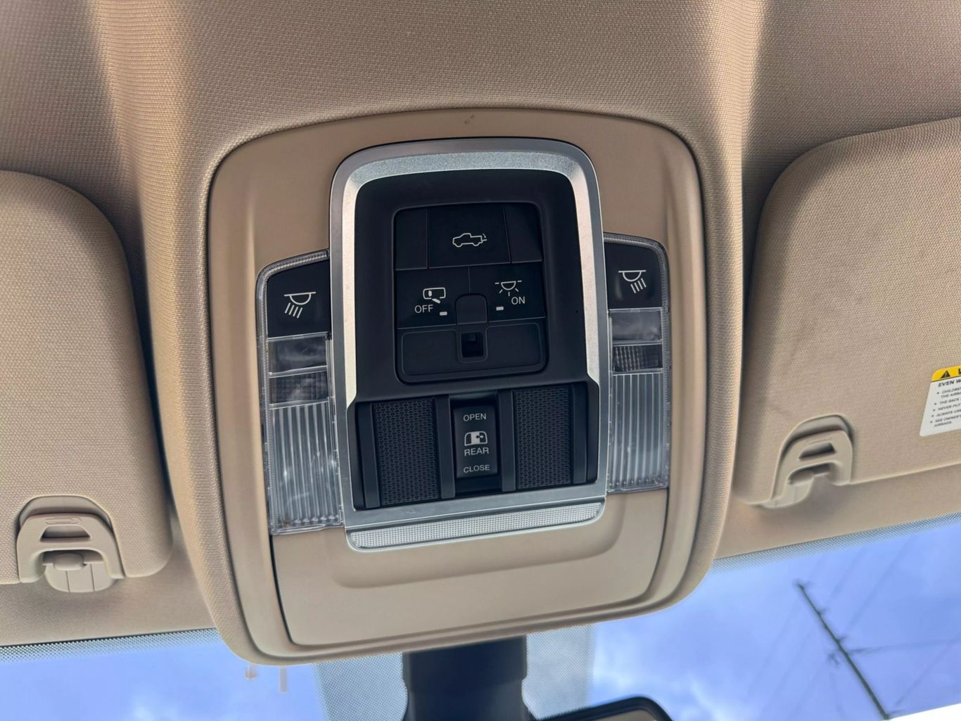 2019 RAM RAM 1500 PICKUP V8 5.7L GASOLINE CREW CAB LARAMIE 5.7L V8