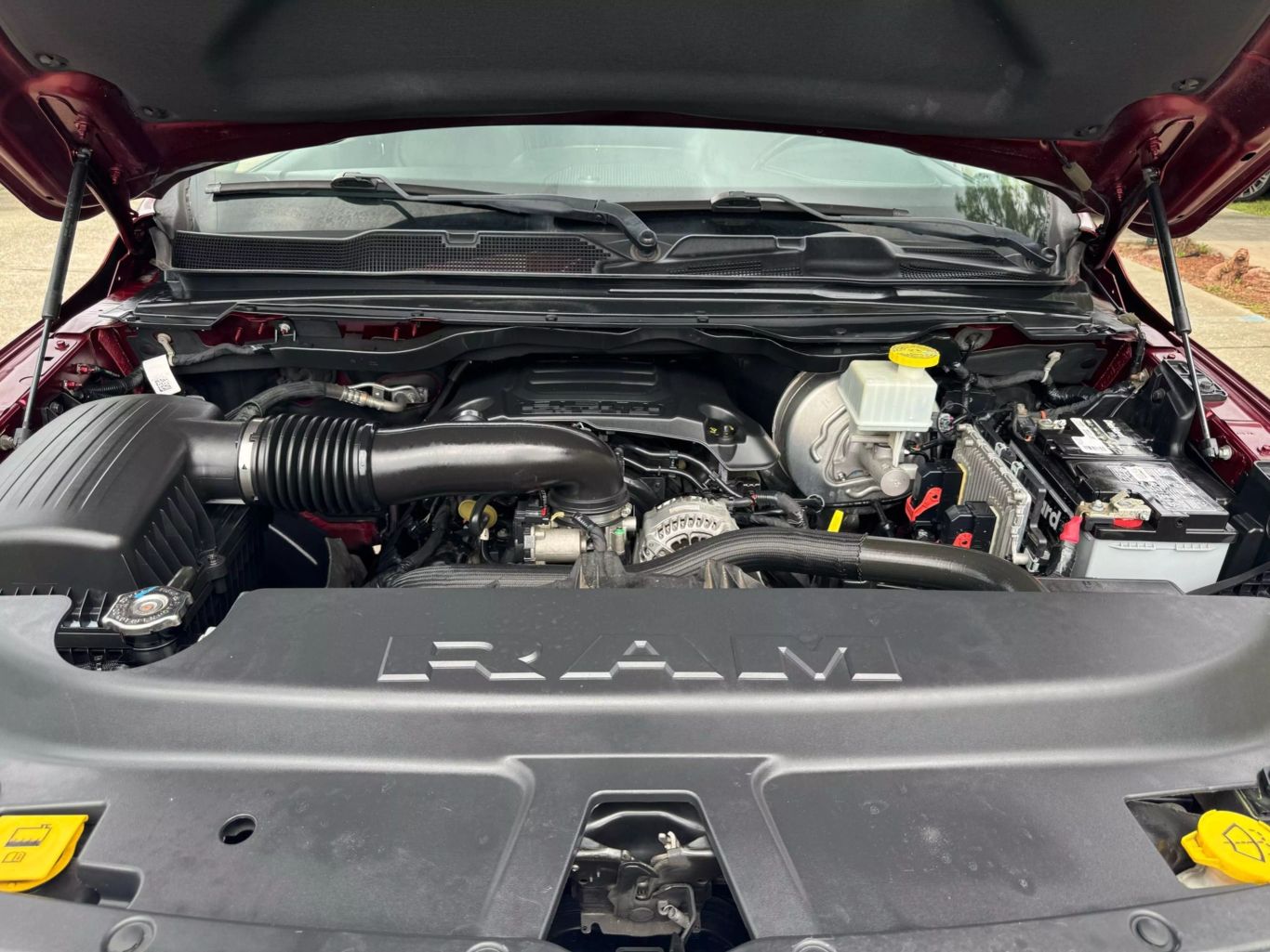 2019 RAM RAM 1500 PICKUP V8 5.7L GASOLINE CREW CAB LARAMIE 5.7L V8
