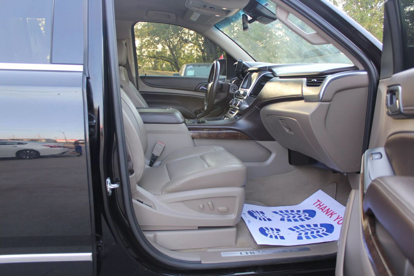 2017 Chevrolet Suburban Lt Sport Utility 4d - Image 17