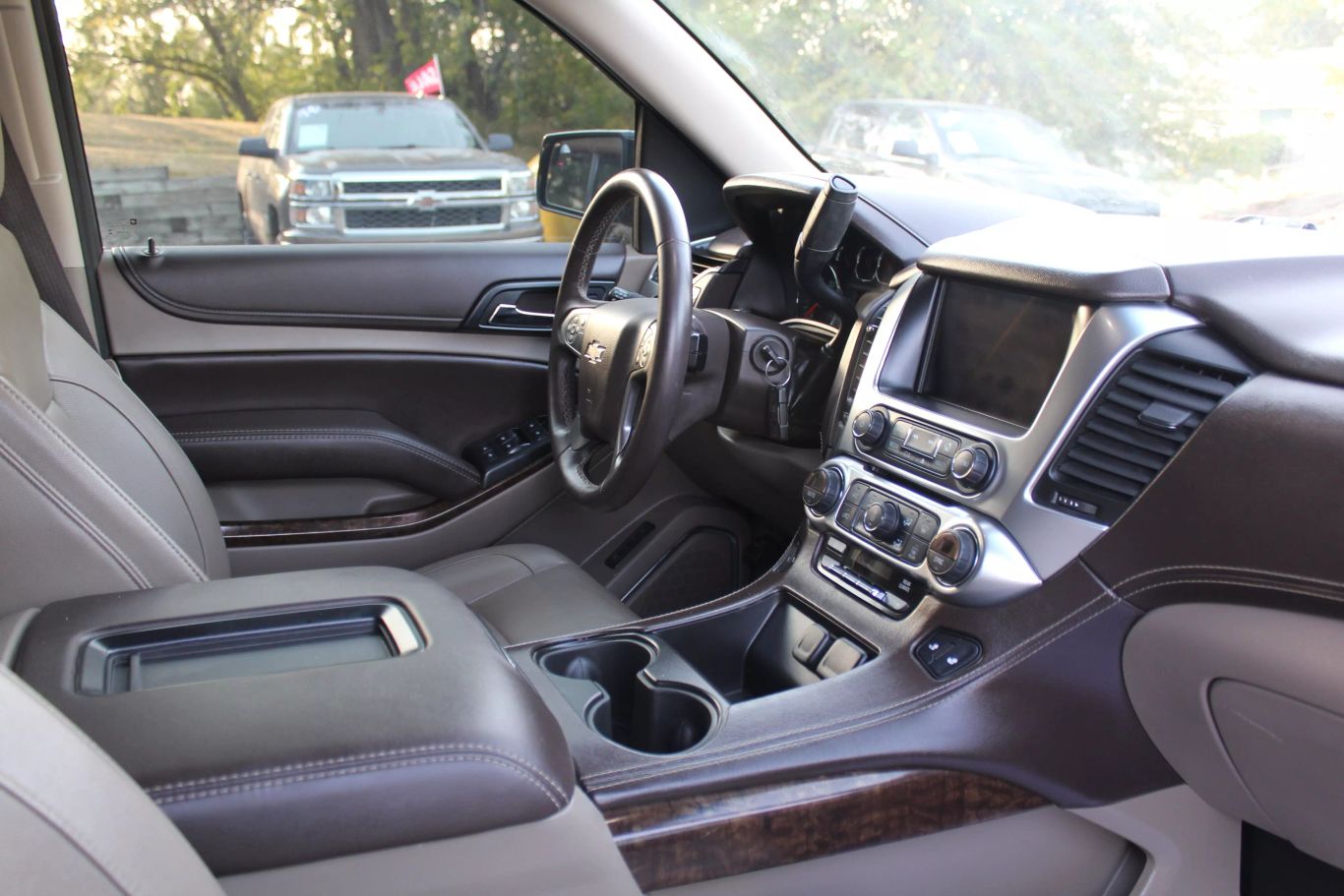 2017 Chevrolet Suburban Lt Sport Utility 4d - Image 15