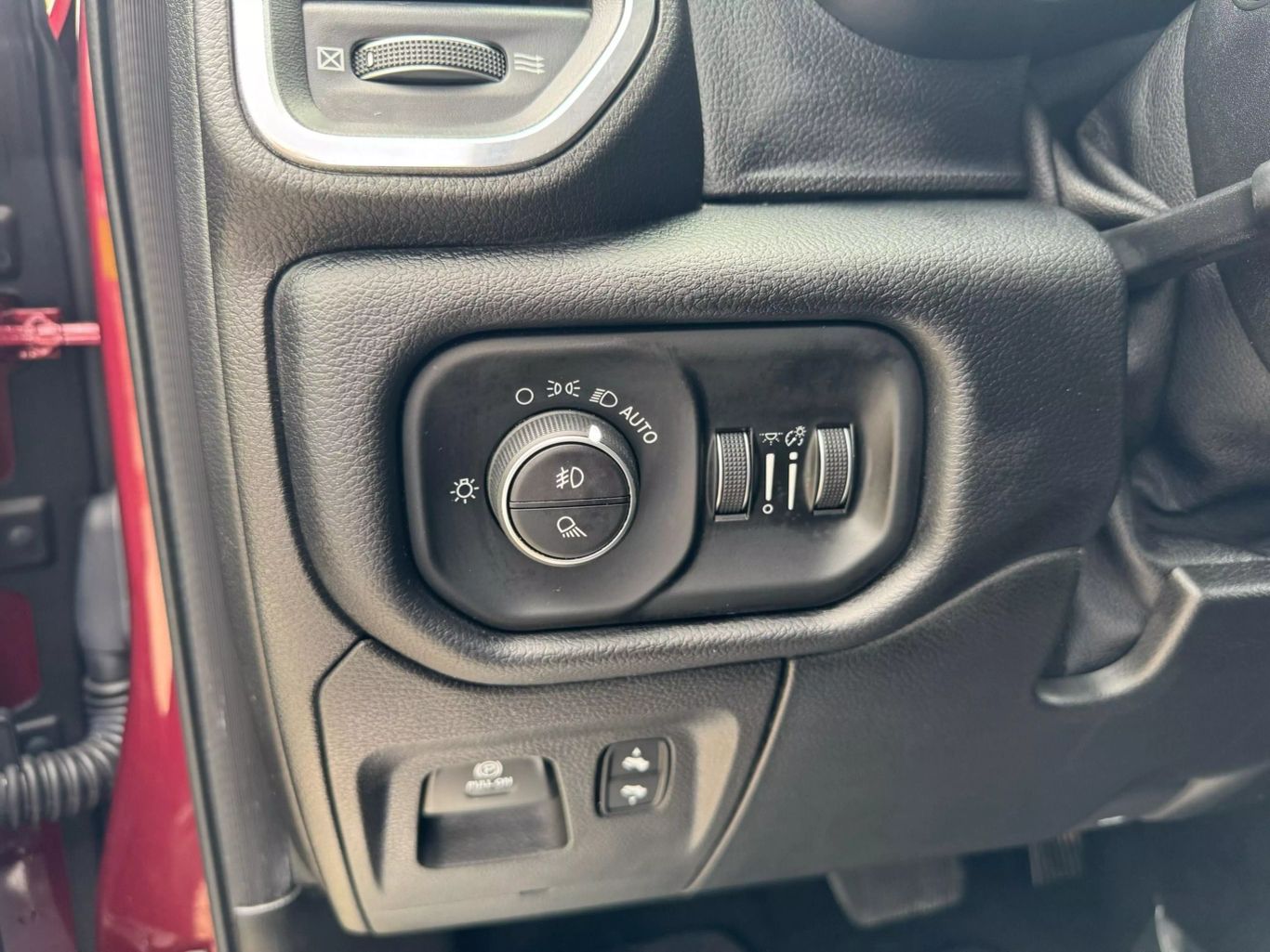 2019 RAM RAM 1500 PICKUP V8 5.7L GASOLINE CREW CAB LARAMIE 5.7L V8
