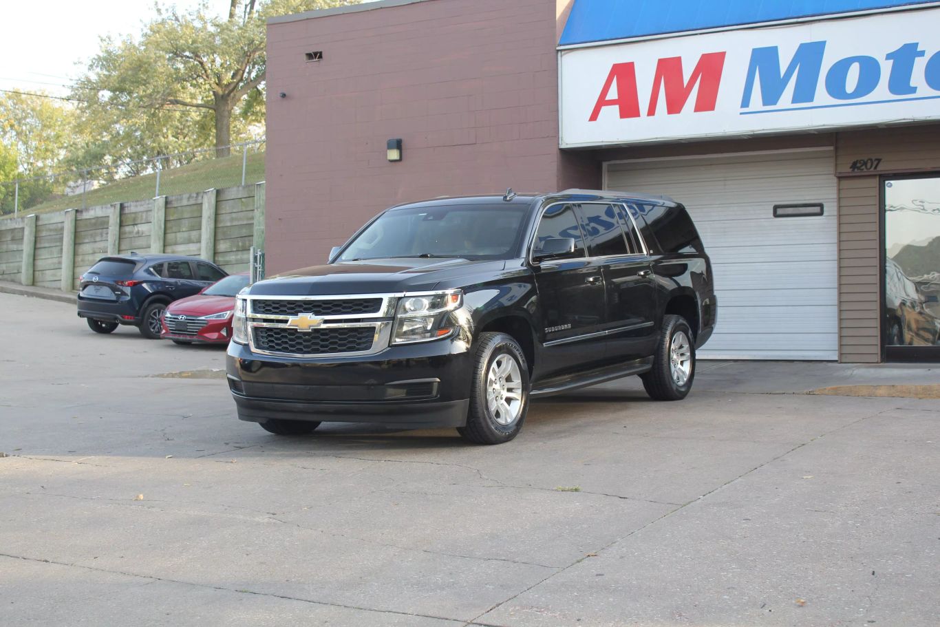 2017 Chevrolet Suburban Lt Sport Utility 4d - Image 3