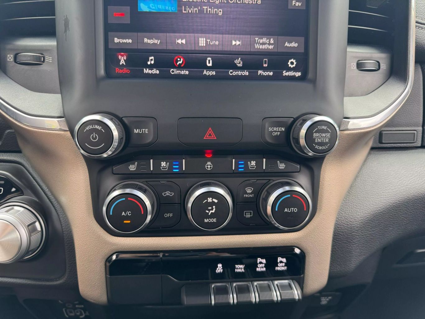 2019 RAM RAM 1500 PICKUP V8 5.7L GASOLINE CREW CAB LARAMIE 5.7L V8