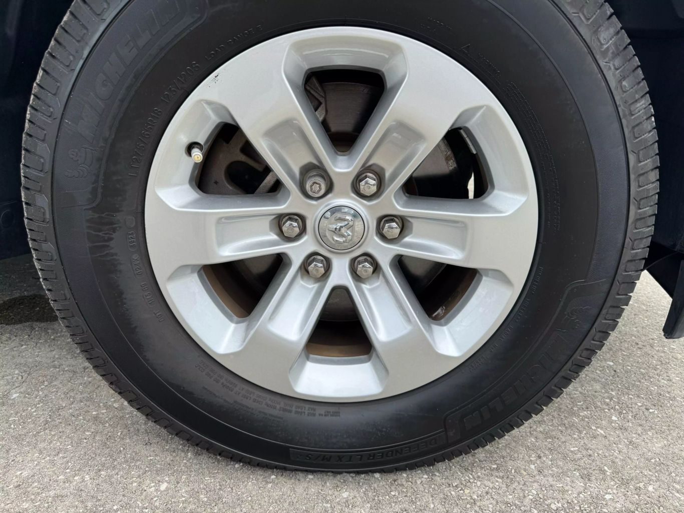 2019 RAM RAM 1500 PICKUP V8 5.7L GASOLINE CREW CAB LARAMIE 5.7L V8