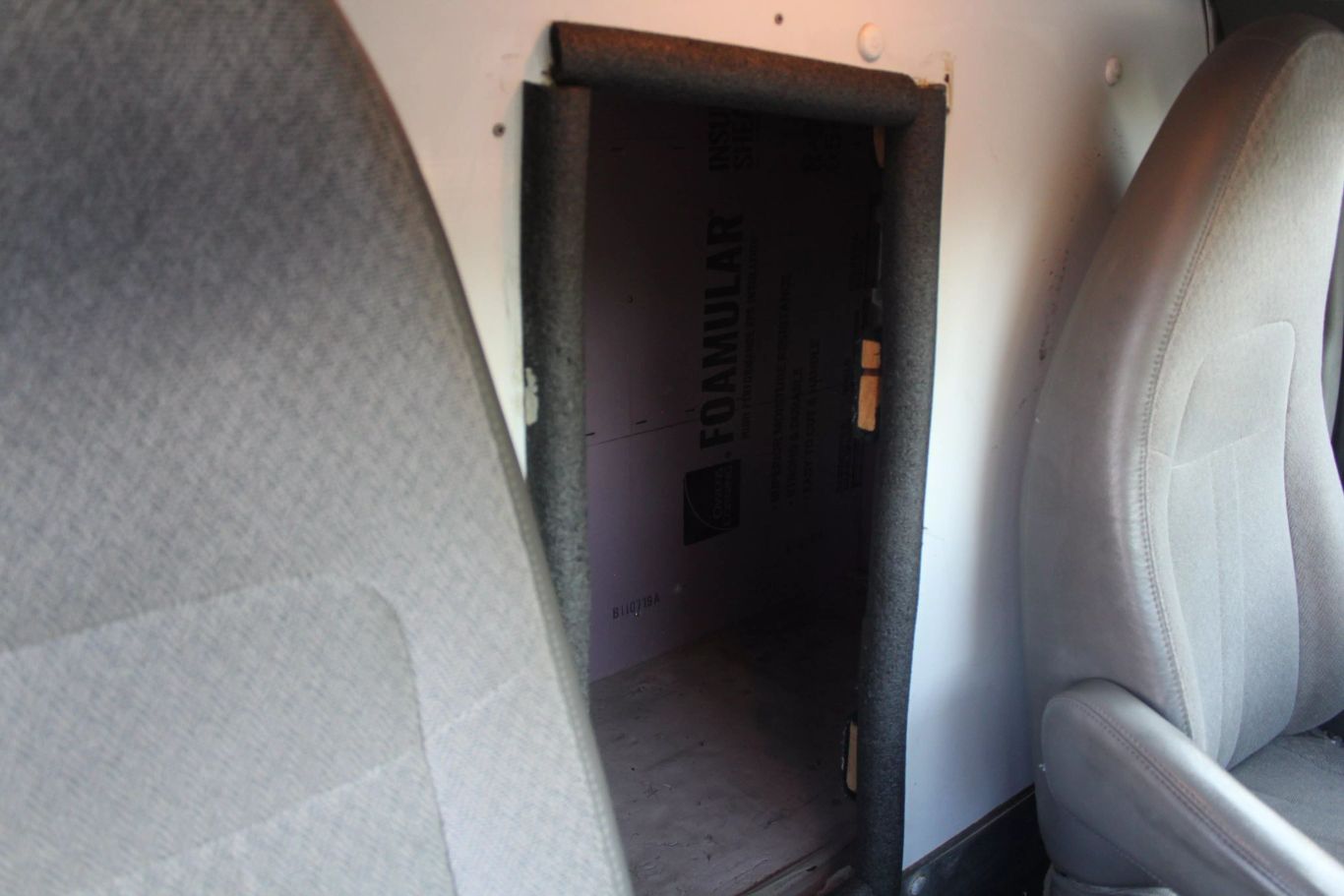 2014 Chevrolet Express Commercial Cutaway Cutaway Van 2d - Image 25