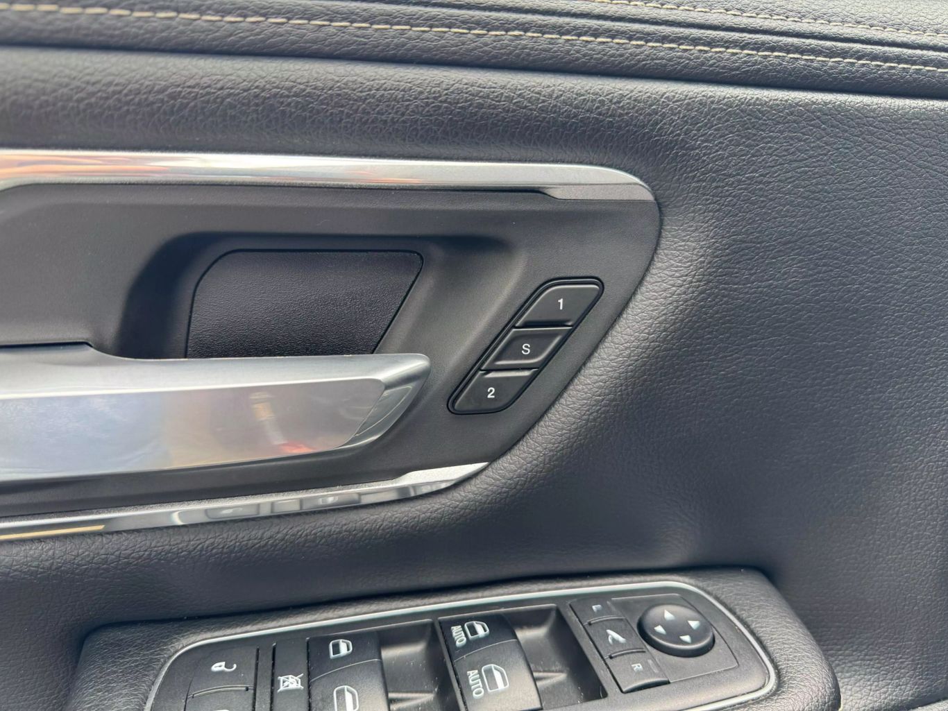 2019 RAM RAM 1500 PICKUP V8 5.7L GASOLINE CREW CAB LARAMIE 5.7L V8