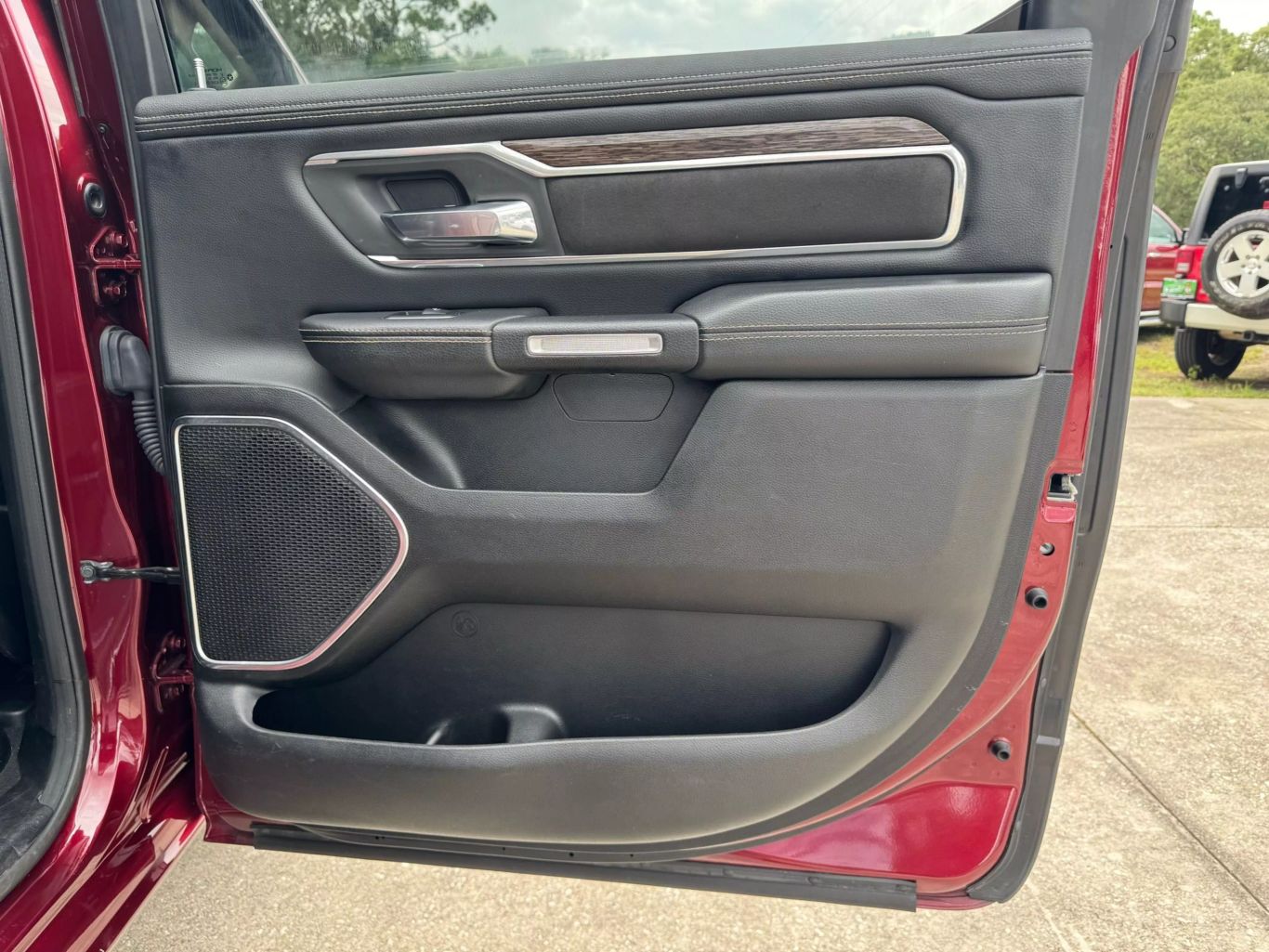 2019 RAM RAM 1500 PICKUP V8 5.7L GASOLINE CREW CAB LARAMIE 5.7L V8