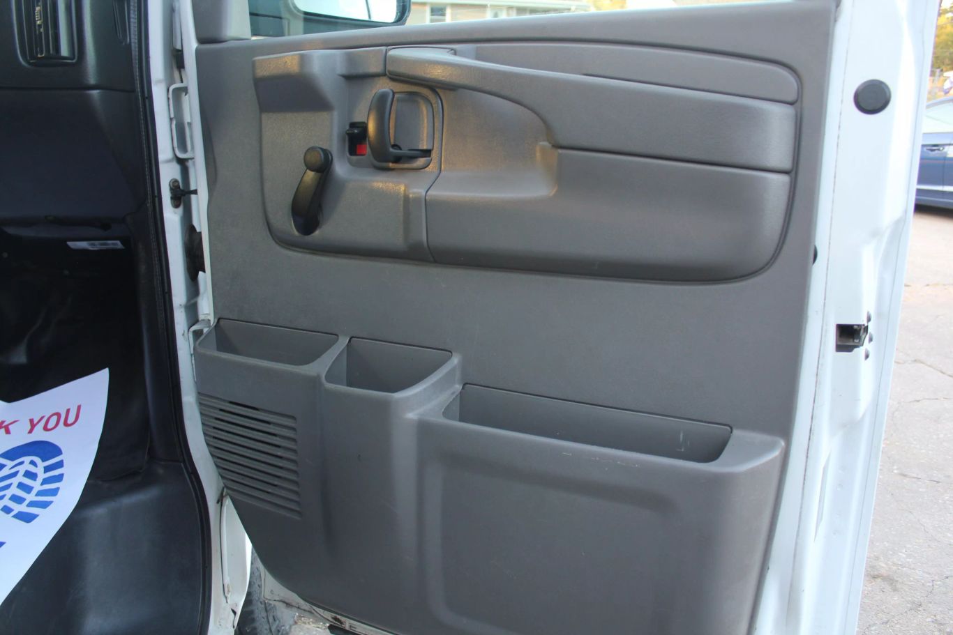 2014 Chevrolet Express Commercial Cutaway Cutaway Van 2d - Image 18