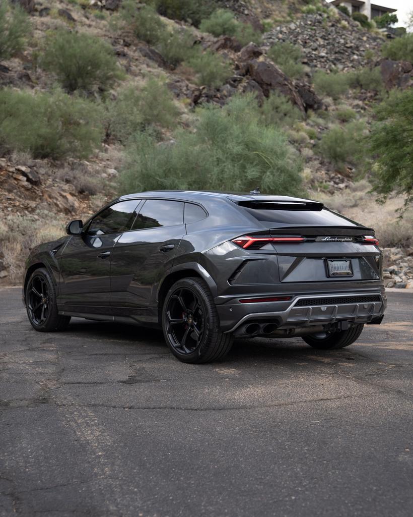 2019 Lamborghini Urus Base photo 19