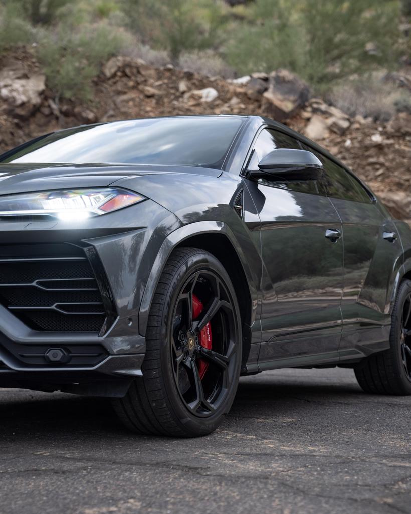 2019 Lamborghini Urus Base photo 29