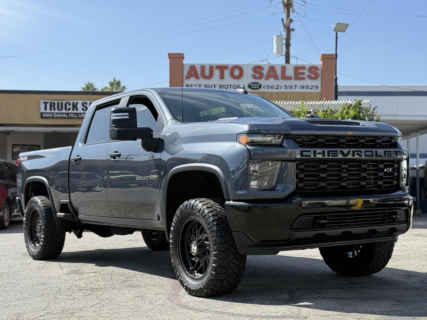 2020 Chevrolet Silverado 2500HD Custom photo 2