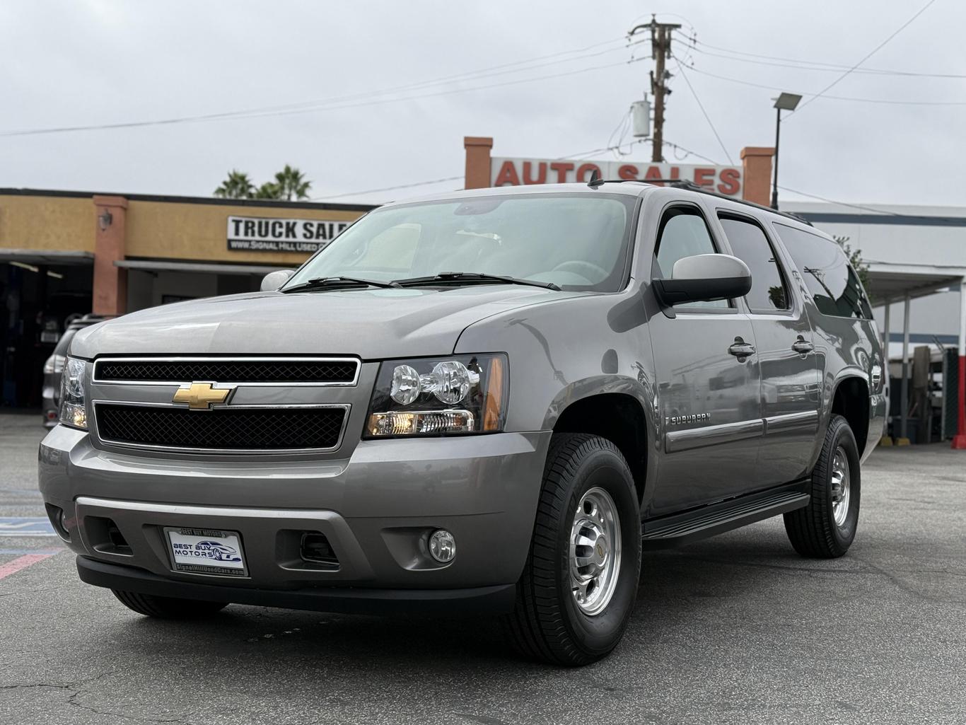 2007 Chevrolet Suburban LT photo 3