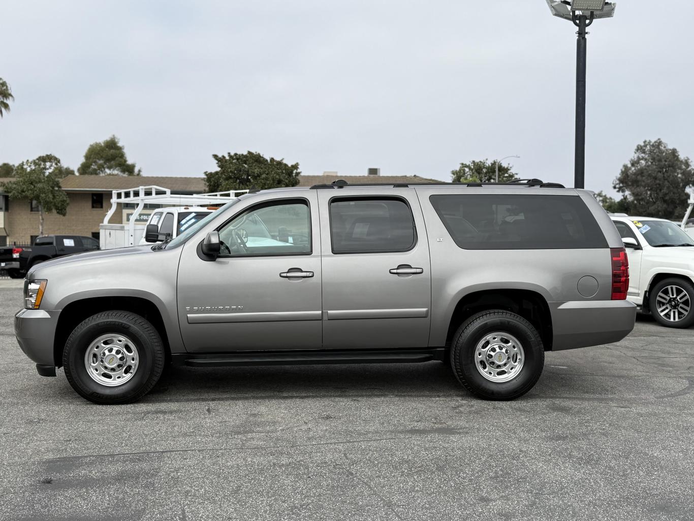 2007 Chevrolet Suburban LT photo 5